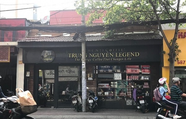 Cùng là Trung Nguyên Legend của ông Đặng Lê Nguyên Vũ: Một nơi từng đón vị khách thứ 5 triệu, một nơi là xe tải bán bánh mì 25.000 đồng - Ảnh 11. Cùng là Trung Nguyên Legend của ông Đặng Lê Nguyên Vũ: Một nơi từng đón vị khách thứ 5 triệu, một nơi là xe tải bán bánh mì 25.000 đồng - Ảnh 11.
