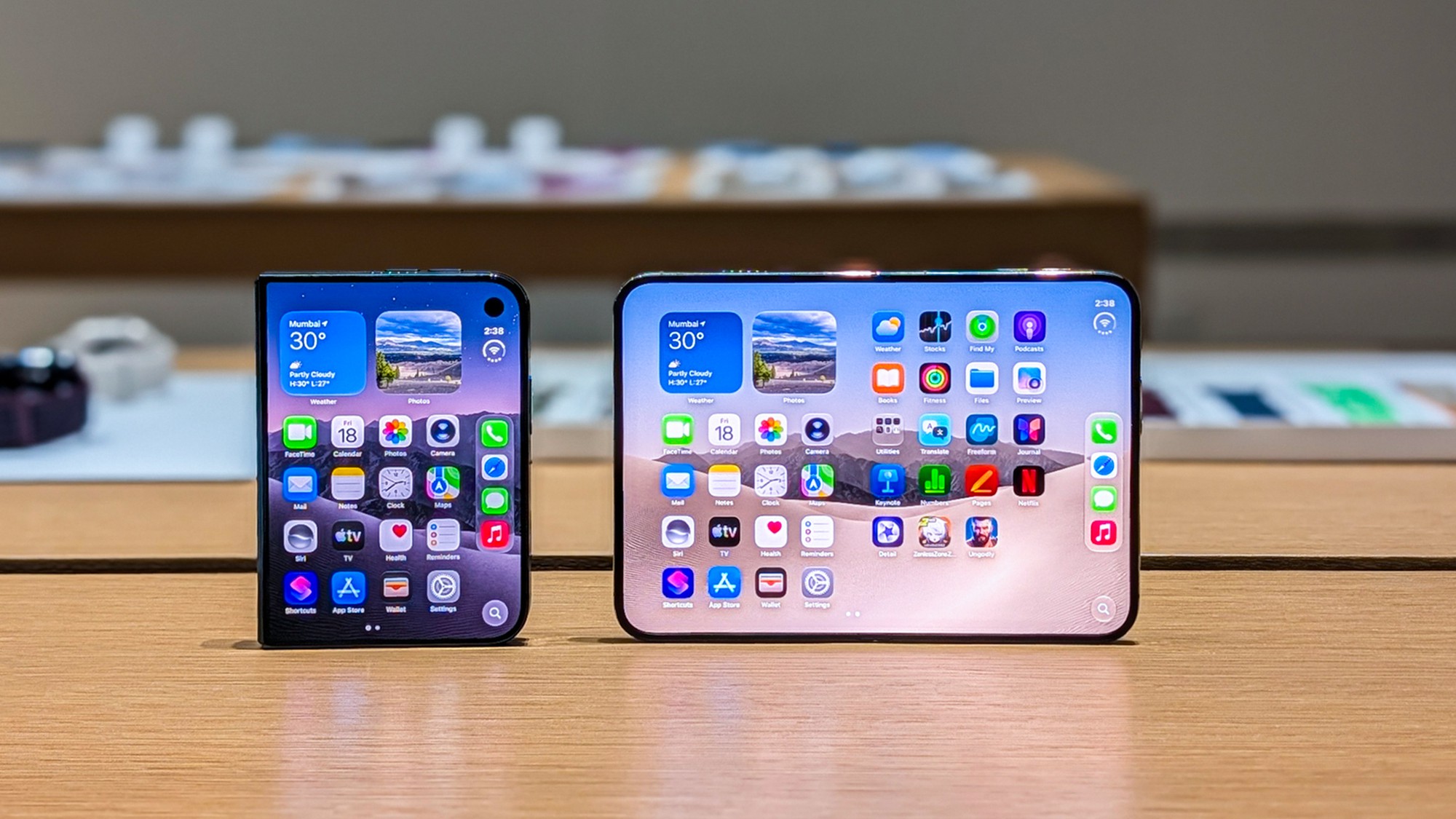 Bí mật về iPhone Duo: Thông số pin và thiết kế gập ấn tượng - Ảnh 1. Bí mật về iPhone Duo: Thông số pin và thiết kế gập ấn tượng - Ảnh 1.