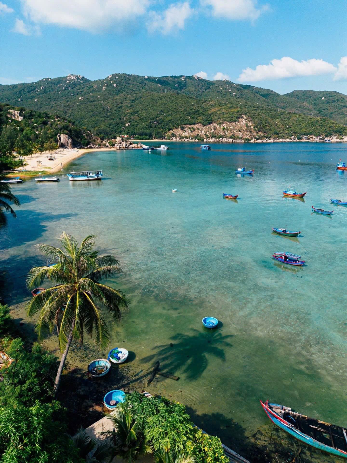 Đầm Môn - nơi đón ánh nắng đầu tiên của Việt Nam với bãi biển trong xanh tuyệt đẹp - Ảnh 9.