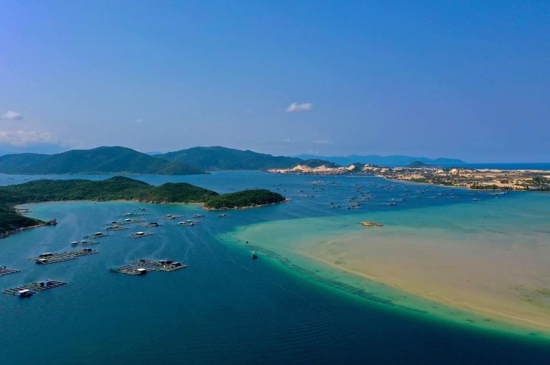 Đầm Môn - nơi đón ánh nắng đầu tiên của Việt Nam với bãi biển trong xanh tuyệt đẹp - Ảnh 3.