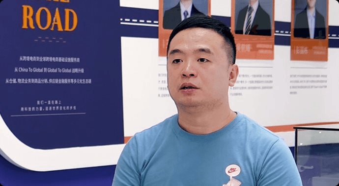 Phát hiện nam sinh khởi nghiệp từ năm 20 tuổi bằng những mặt hàng có giá chưa đến 4.000 đồng, 9 năm sau sở hữu tập đoàn quốc tế, tài sản gần 38.000 tỷ đồng - Ảnh 1.