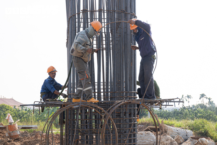 Những phiến dầm đầu tiên cầu Hồng Hà lắp đặt tại siêu cầu gần 10 . 000 Tỷ đồng - Ảnh 14. Những phiến dầm đầu tiên cầu Hồng Hà lắp đặt tại siêu cầu gần 10 . 000 Tỷ đồng - Ảnh 14.