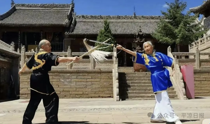 Võ phái Không Động Trung Quốc: Binh khí độc đáo từ tẩu thuốc và phất trần - Ảnh 2. Võ phái Không Động Trung Quốc: Binh khí độc đáo từ tẩu thuốc và phất trần - Ảnh 2.