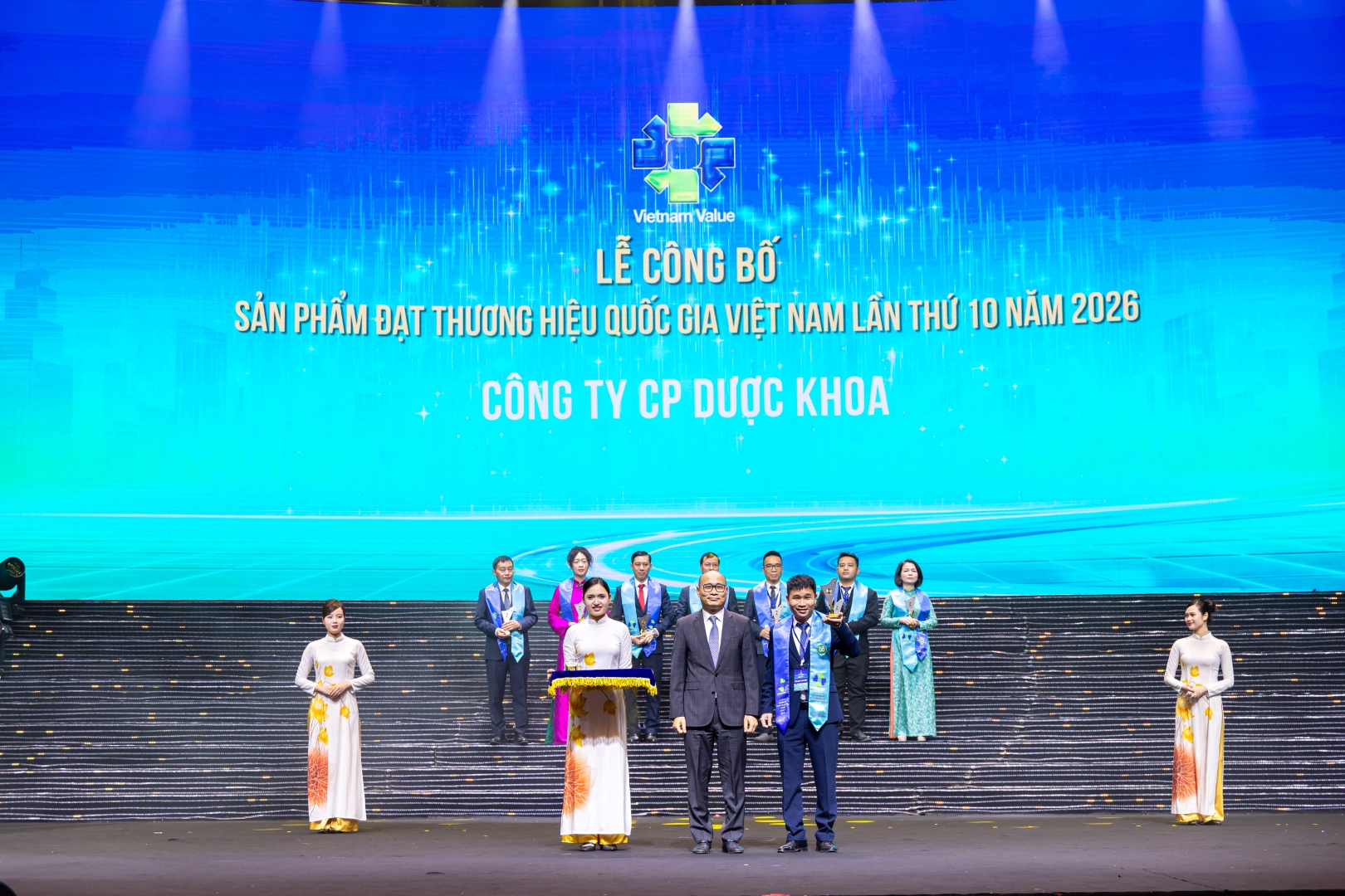 10 kỳ Thương hiệu quốc gia Việt Nam qua những con số - Ảnh 3. 10 kỳ Thương hiệu quốc gia Việt Nam qua những con số - Ảnh 3.