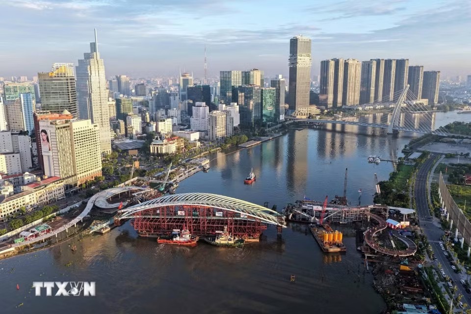 Đúng 21/10, VN huy động 3.400 tấn thép hợp long cây cầu 1.000 tỷ “chưa từng có trên thế giới” vượt sông Sài Gòn - Ảnh 1.