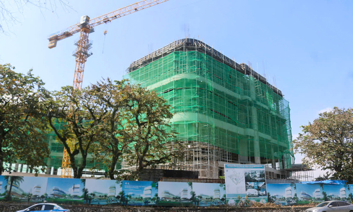Sập giàn giáo Rạp Tháng 8 ở Tuyên Quang khiến 1 công nhân tử vong - Ảnh 1.
