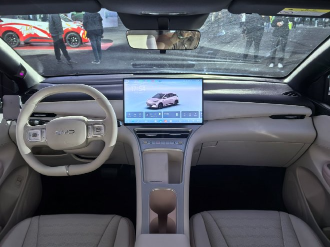 BYD Seagull 2026 ra mắt: Tăng kích cỡ gần bằng Dolphin, pin 'mini' nhưng vẫn có sạc siêu nhanh, giá quy đổi từ 255 triệu - Ảnh 4. BYD Seagull 2026 ra mắt: Tăng kích cỡ gần bằng Dolphin, pin 'mini' nhưng vẫn có sạc siêu nhanh, giá quy đổi từ 255 triệu - Ảnh 4.