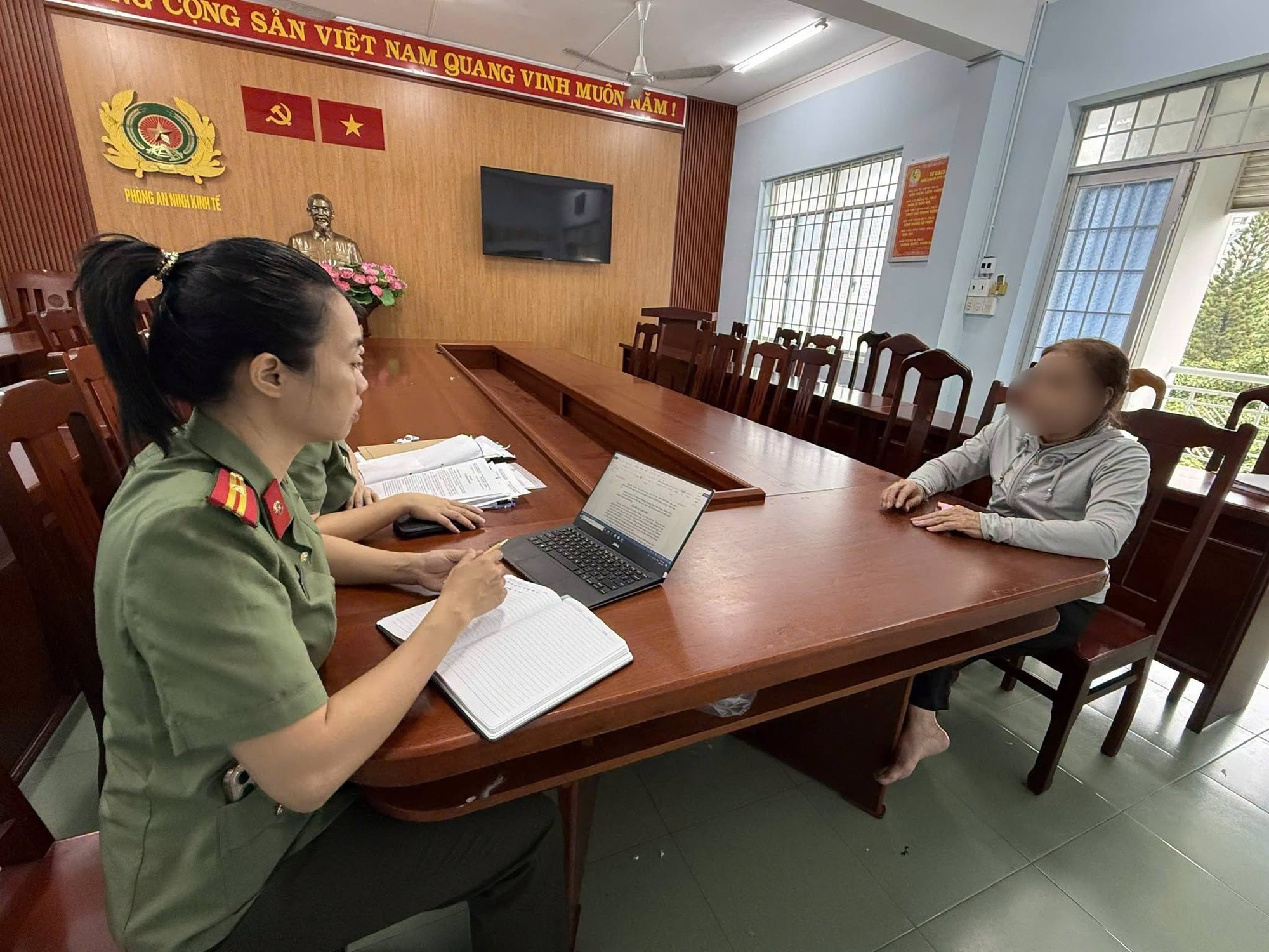 Cho cháu ruột mượn tài khoản ngân hàng VP Bank, bà bị xử phạt 125 triệu đồng - Ảnh 1.