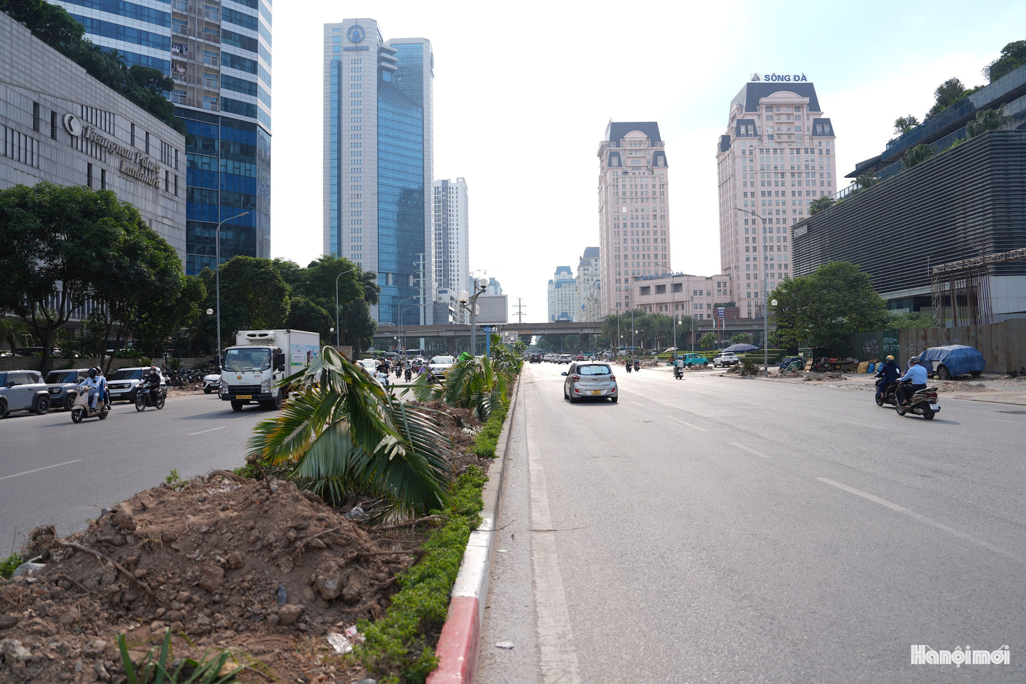 Di dời hàng chục cây xanh cạnh tòa nhà Keangnam Landmark 72, Hà Nội sắp xây hầm chui gần 1.000 tỷ đồng - Ảnh 1.