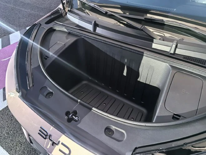 BYD Seagull 2026 ra mắt: Tăng kích cỡ gần bằng Dolphin, pin 'mini' nhưng vẫn có sạc siêu nhanh, giá quy đổi từ 255 triệu - Ảnh 7. BYD Seagull 2026 ra mắt: Tăng kích cỡ gần bằng Dolphin, pin 'mini' nhưng vẫn có sạc siêu nhanh, giá quy đổi từ 255 triệu - Ảnh 7.