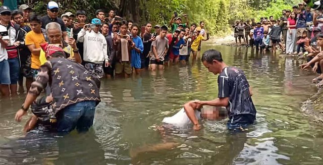 Tranh chấp đất, 2 n&ocirc;ng d&acirc;n xuống s&ocirc;ng thi nhịn thở rồi tử vong cả đ&ocirc;i - Ảnh 1.