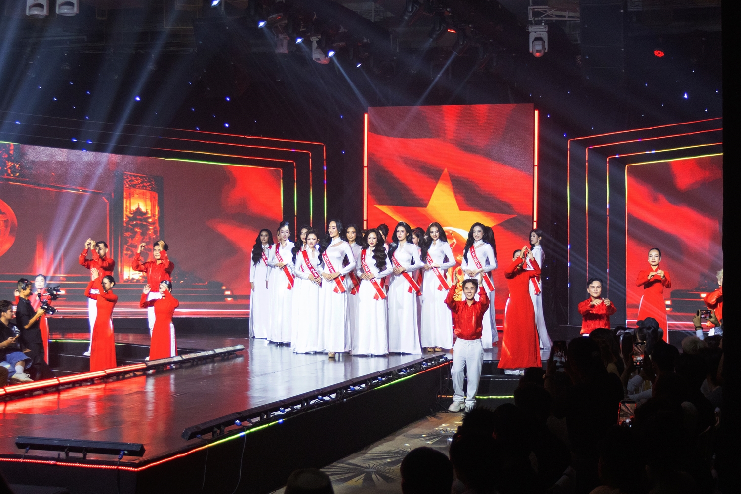 MC song ngữ cao 1m77 Nguyễn Ngọc Trà My đăng quang Miss Charm Vietnam 2026 - Ảnh 1.