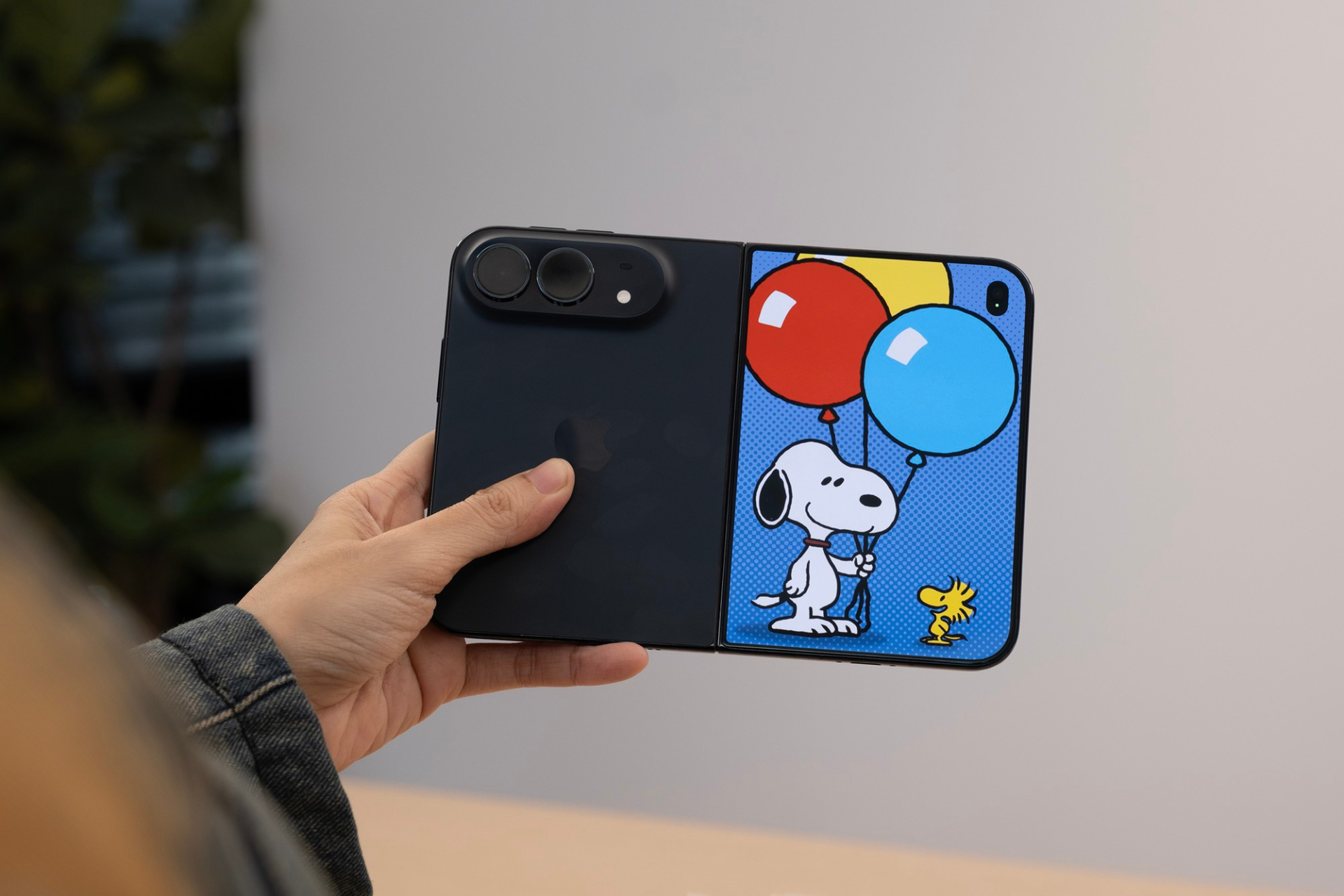 IPhone Duo bị thổi giá trên chợ đen lên tới 130 triệu đồng trong năm 2026 - Ảnh 2.