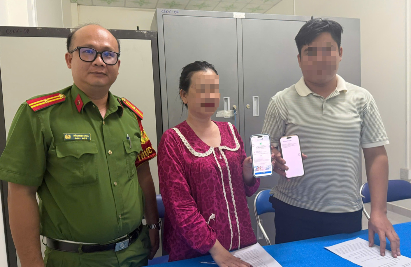 Công an xác minh giao dịch chuyển khoản 41 triệu đồng của một nhân viên tiệm vàng - Ảnh 1.