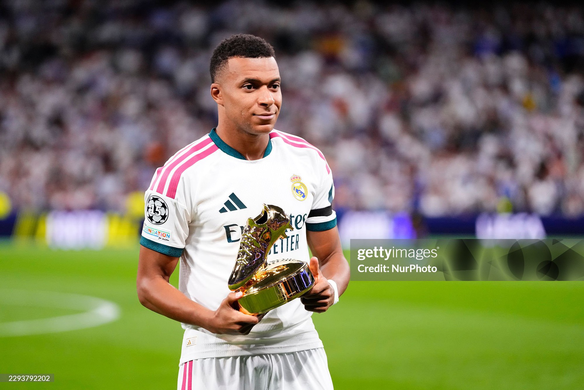 Real Madrid bất ngờ "quay xe", Mbappe sẽ gi&agrave;nh Quả b&oacute;ng V&agrave;ng? - Ảnh 1.