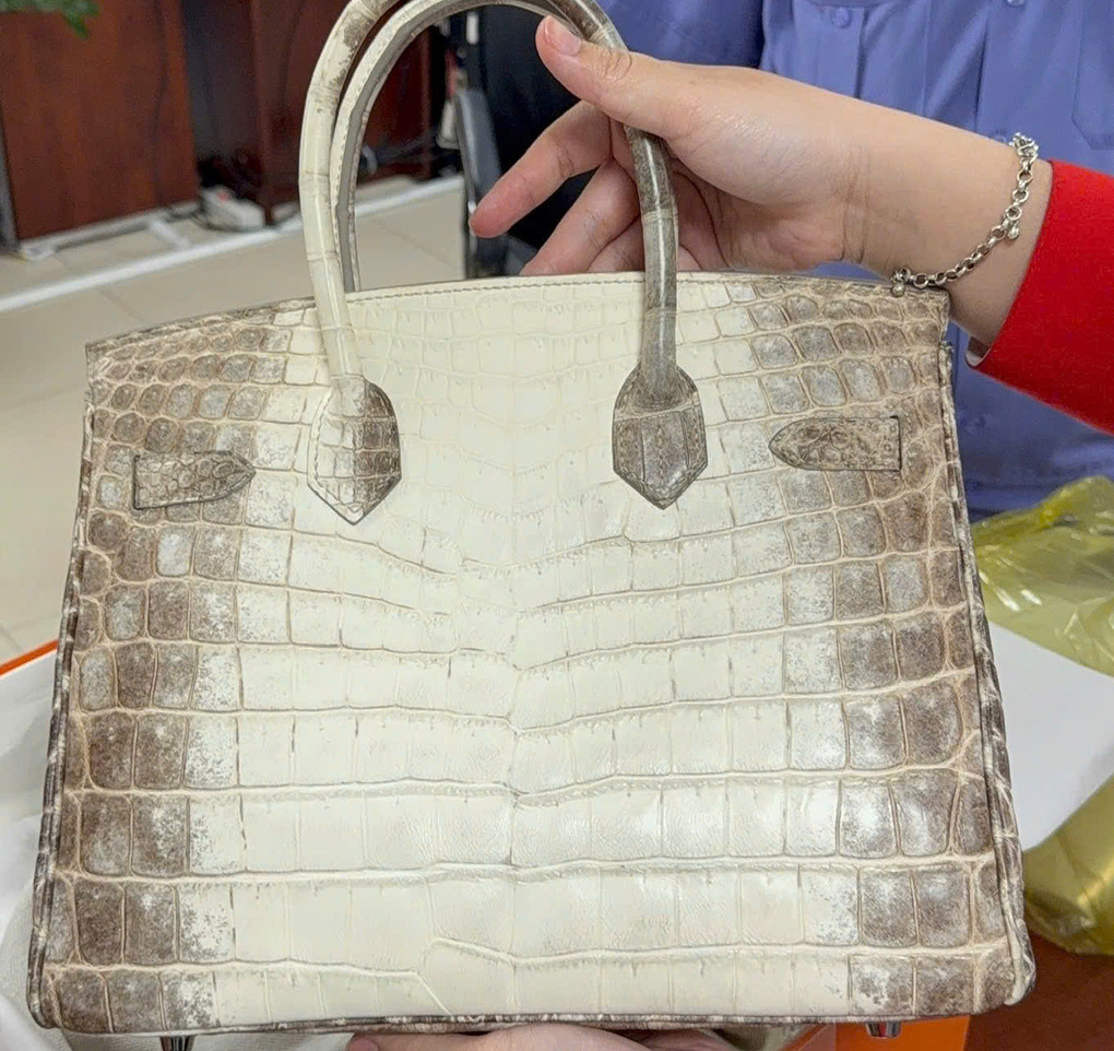 Liên tục giảm giá, chiếc xe sang “ế khách” của bà Trương Mỹ Lan cuối cùng cũng tìm được chủ mới - Ảnh 2.