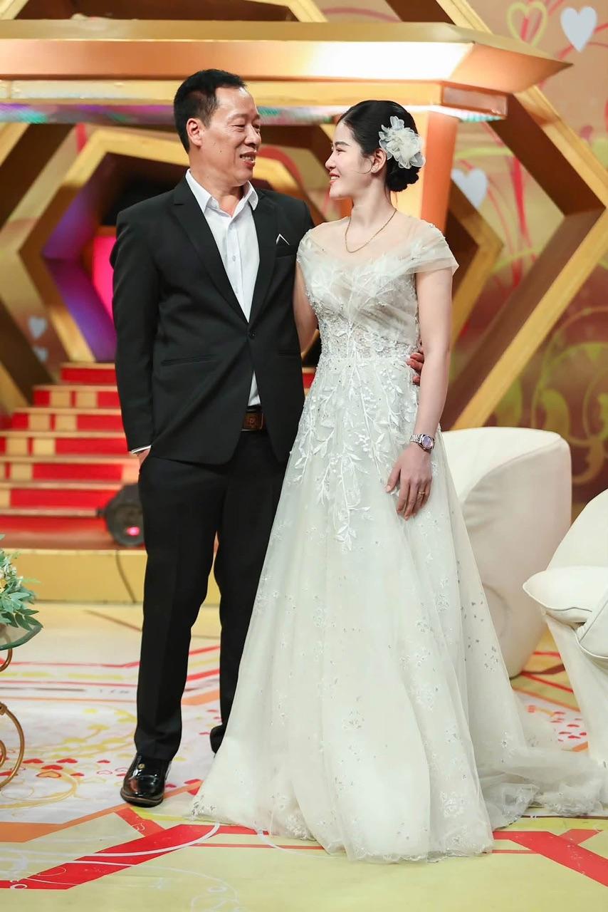 Gallery - Cô gái xinh đẹp lấy ông chú hơn 24 tuổi, mẹ kế bằng tuổi con chồng, cuộc sống hôn nhân bất ngờ - image 4