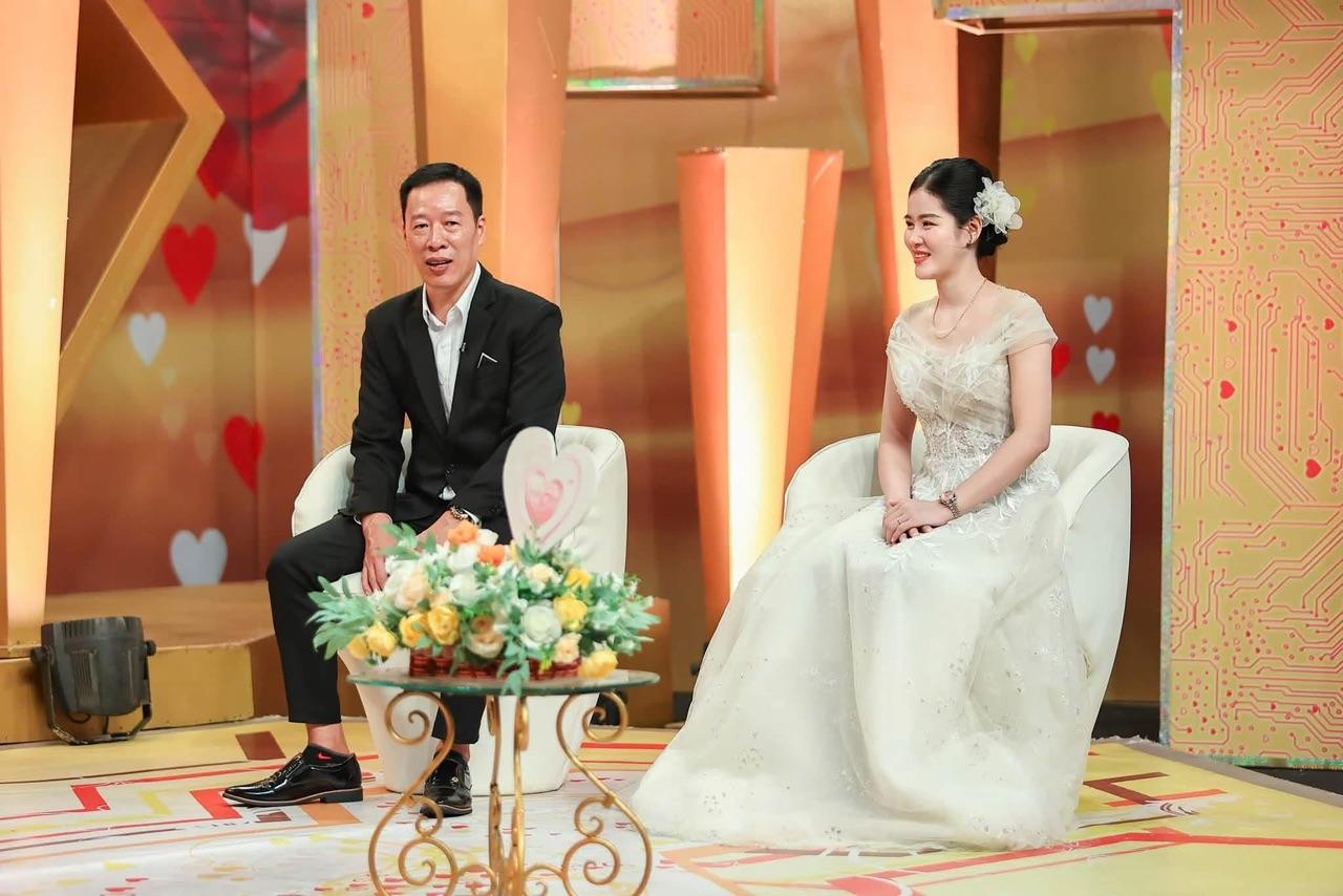 Gallery - Cô gái xinh đẹp lấy ông chú hơn 24 tuổi, mẹ kế bằng tuổi con chồng, cuộc sống hôn nhân bất ngờ - image 5