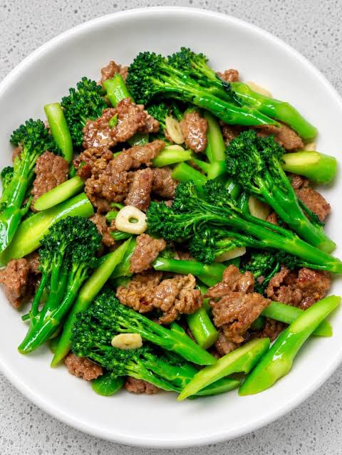 Nếu bạn thường xuyên bị táo bón, hãy ăn 5 món 