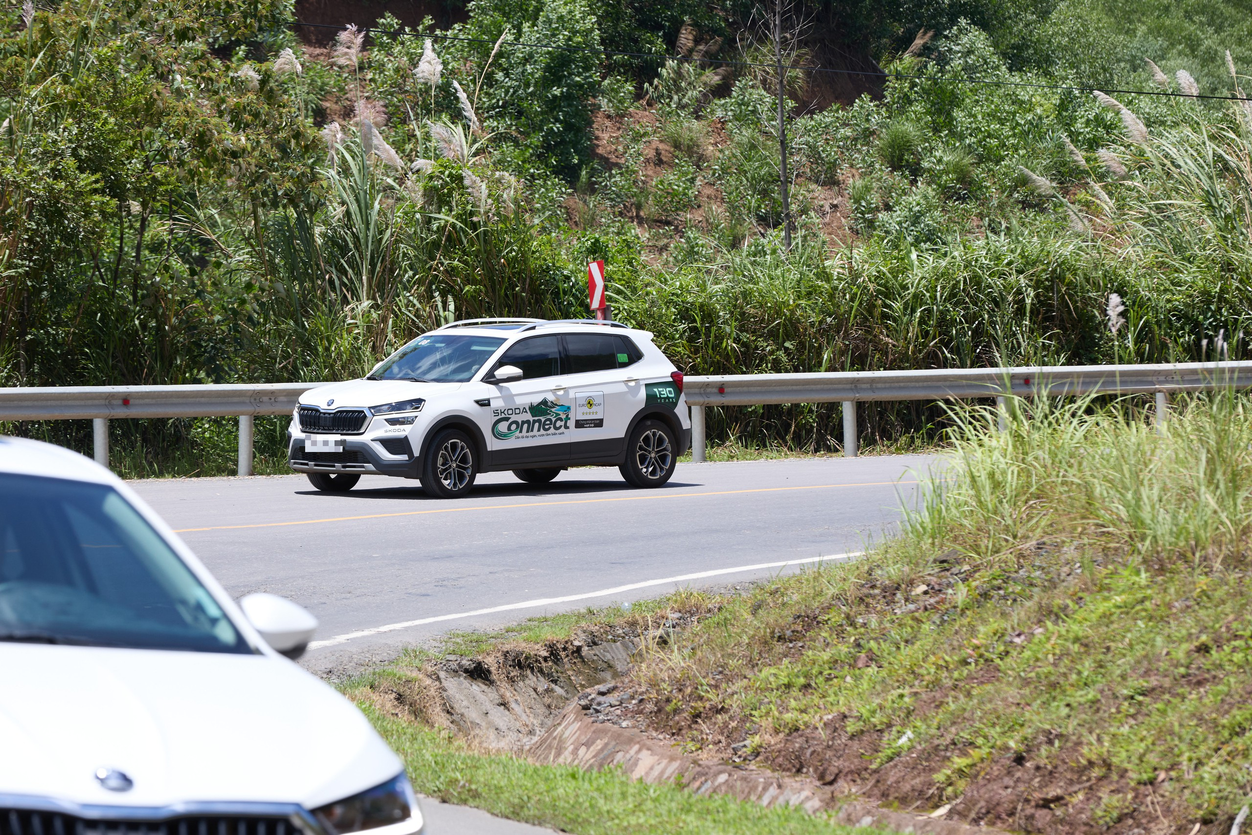 Chạy ròng rã 400km xe châu Âu giá hơn 500 triệu, người lái: Đèo Phượng Hoàng làm lộ rõ mọi ưu nhược điểm - Ảnh 2.