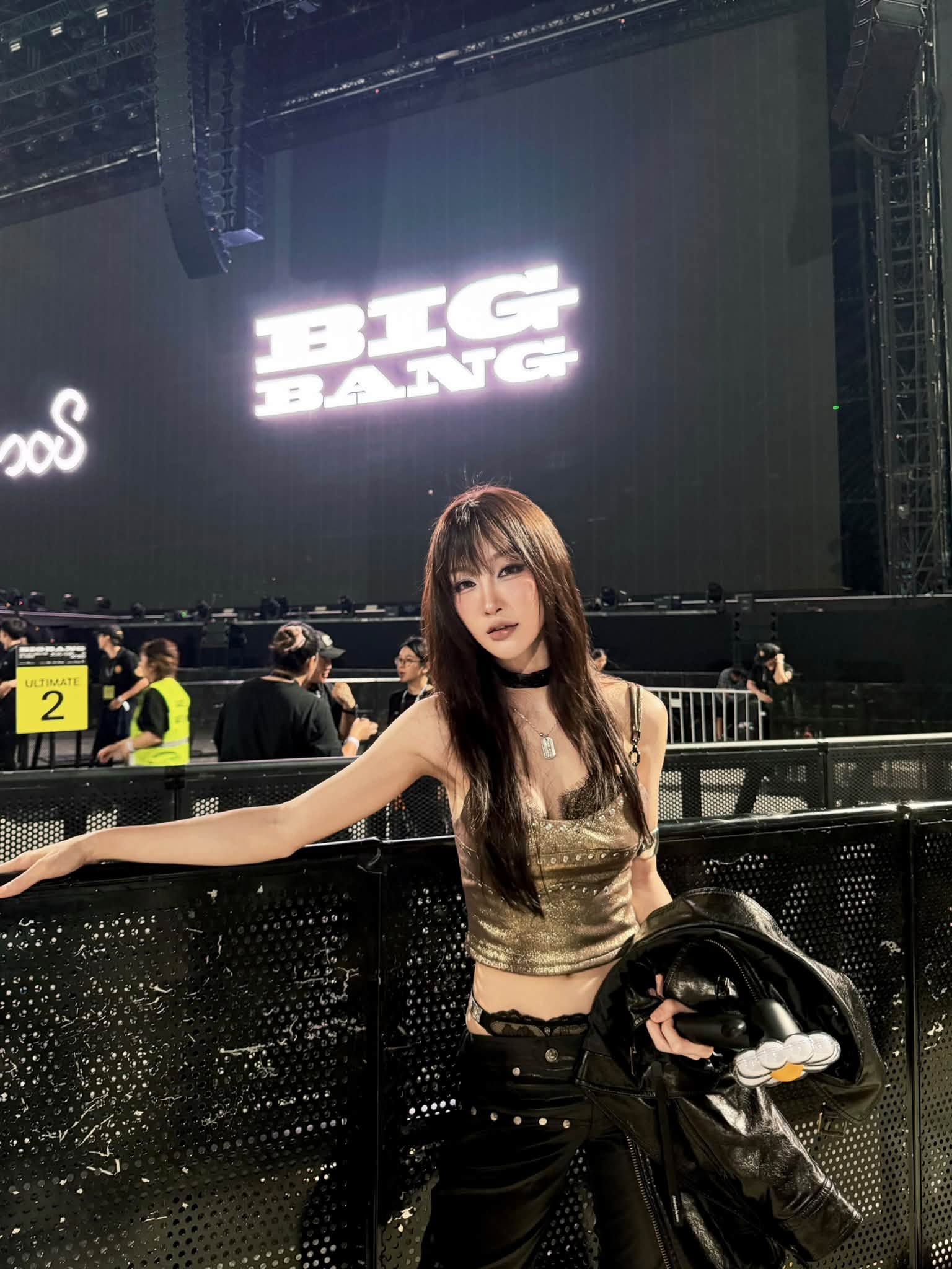 Đi vài bước là gặp sao Việt tại concert BIGBANG: HURRYKNG dắt bé Kem 