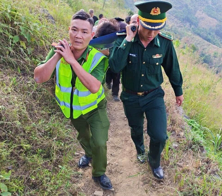 Nam thanh niên 23 tuổi sống sót sau khi rơi xuống vực tại Lũng Cú - Ảnh 1.