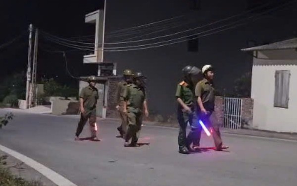 Công an tuần tra, kiểm tra hành chính lúc 1 giờ sáng