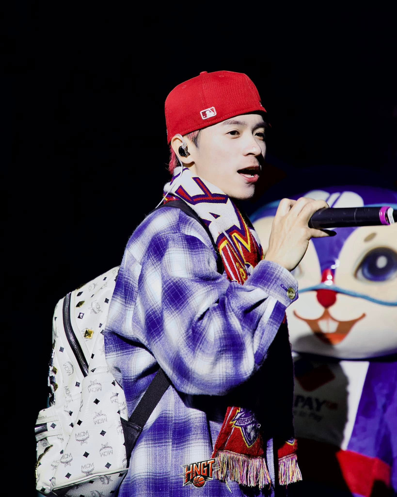 Nam nghệ sĩ SN 1998 quê Nghệ An có ca khúc tỷ view khiến G-Dragon, BTS mê mẩn, thống trị bảng xếp hạng quốc tế- Ảnh 1.