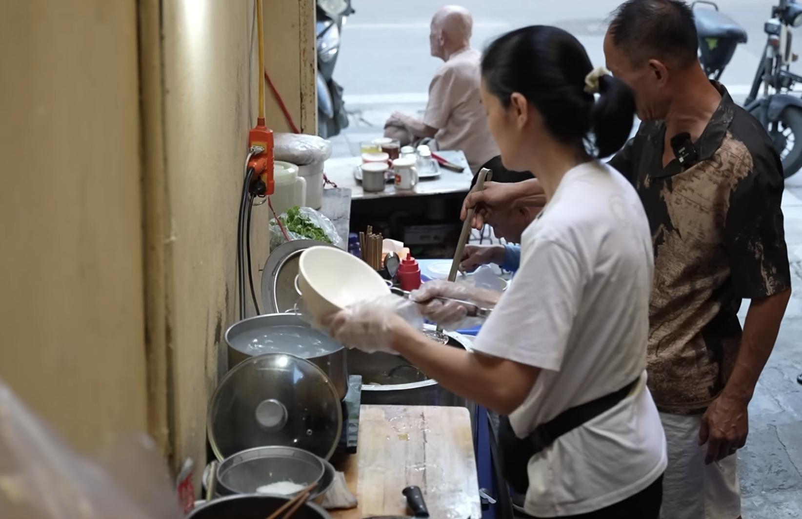 Bún mọc Cây Khế 40 . 000 Đồng trong biệt thự 100 tuổi giữa Hà Nội - Ảnh 16.