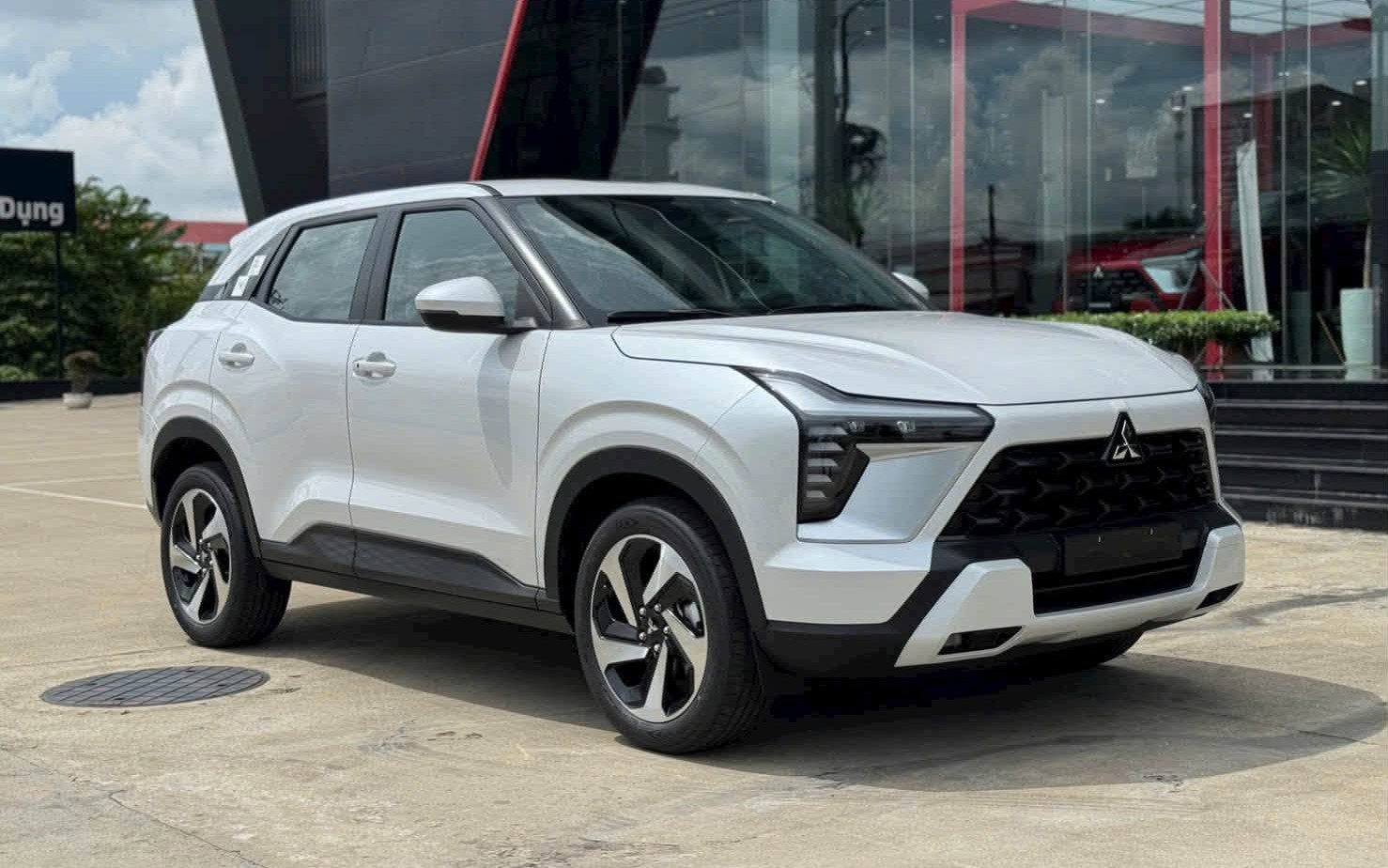 Mitsubishi Xforce đang nhận ưu đãi hàng chục triệu, giá tương đương Vios