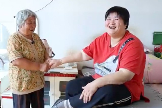 C&acirc;u chuyện cảm động về b&agrave; Xuan v&agrave; con d&acirc;u sau 17 năm chăm s&oacute;c tận t&igrave;nh - Ảnh 1.