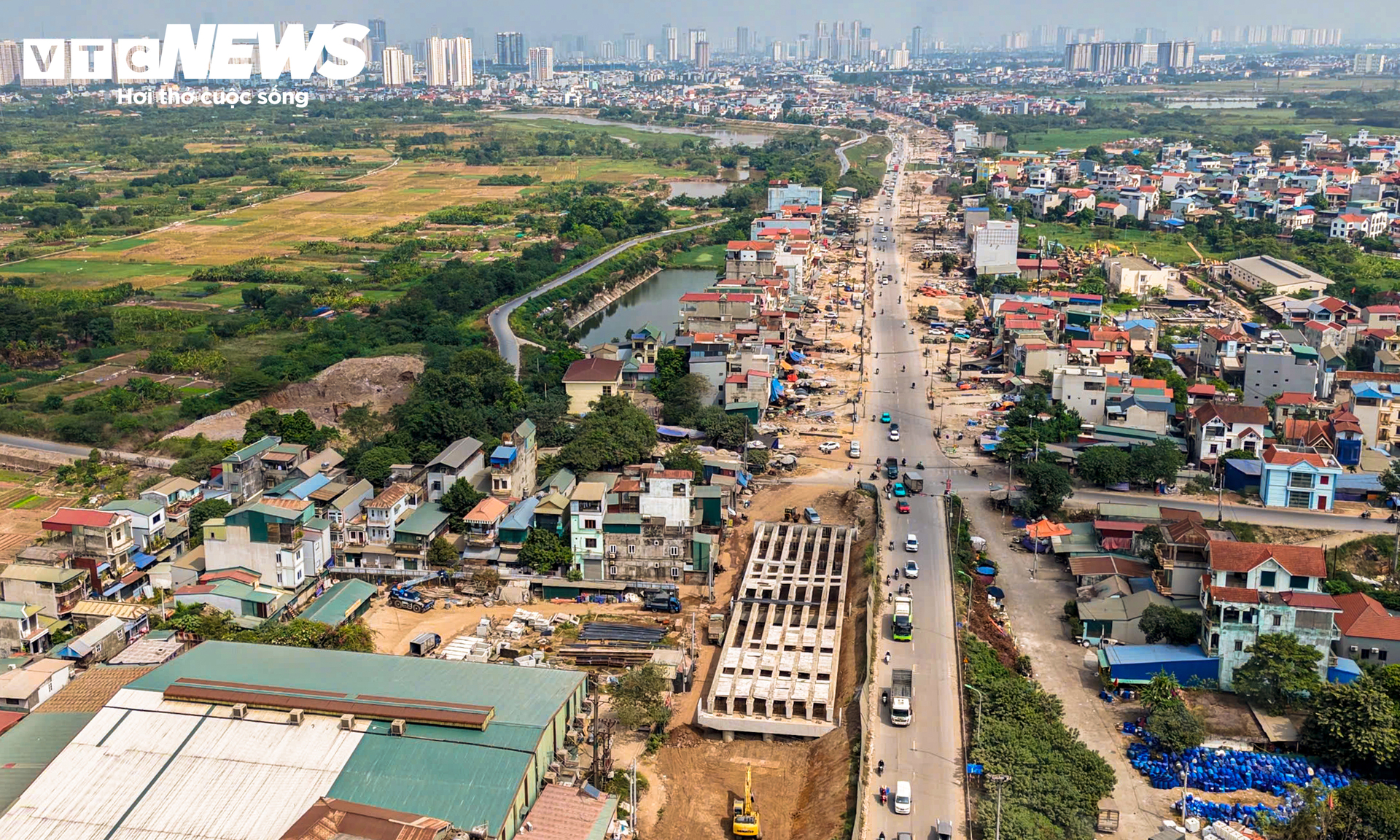 Nút giao Vành đai 4 ở cửa ngõ Tây Nam Hà Nội đang dần hoàn thiện - Ảnh 12.