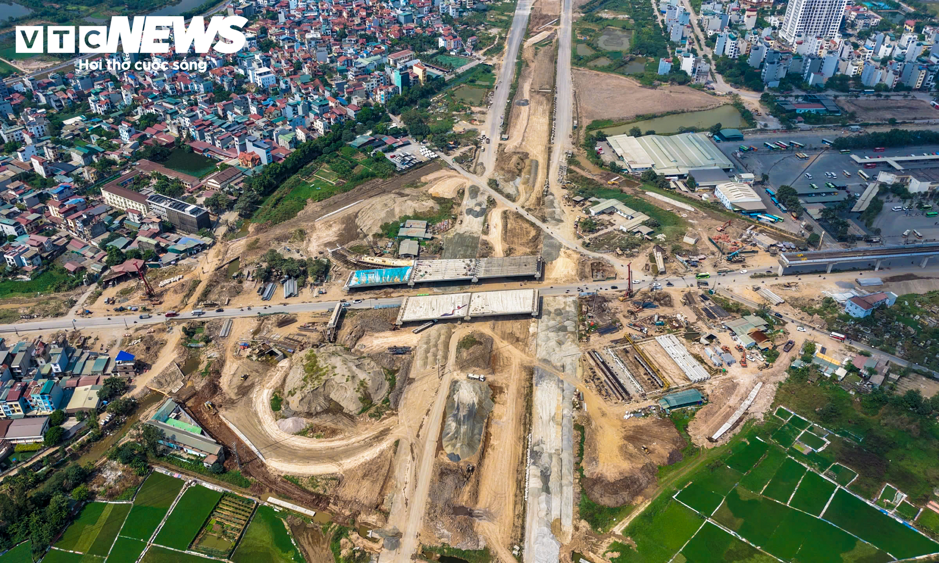 Nút giao Vành đai 4 ở cửa ngõ Tây Nam Hà Nội đang dần hoàn thiện - Ảnh 11.