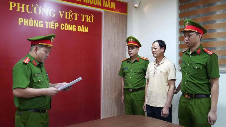Hứa hối lộ B&iacute; thư , Chủ tịch x&atilde; Hợp Kim đổi 9 giấy ph&eacute;p khai th&aacute;c đất tr&aacute;i ph&eacute;p - Ảnh 1.