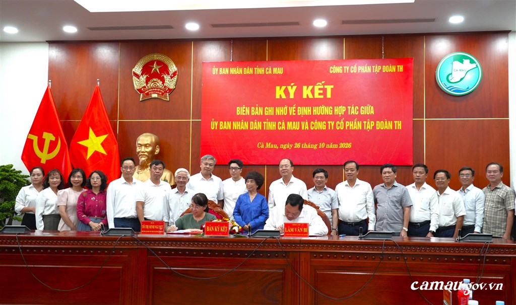Đến tỉnh duy nhất của Việt Nam có 3 mặt giáp biển, bà Thái Hương dâng hoa tại một công trình đặc biệt - Ảnh 1.
