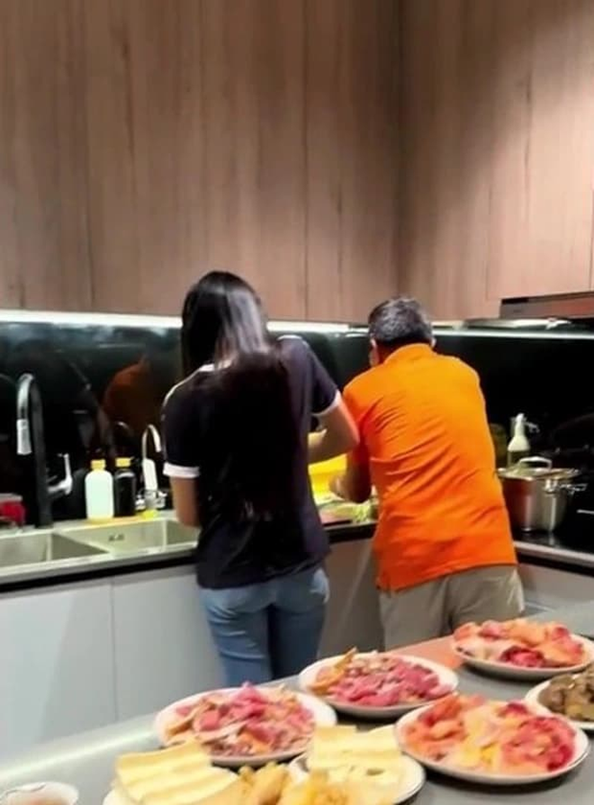 Mâm cơm nhà của Đoàn Văn Hậu và Doãn Hải My trong biệt thự chục tỷ - Ảnh 6.