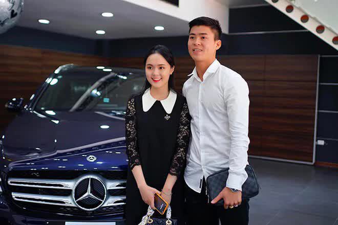 Việt Nam có 1 doanh nhân kín tiếng buôn ô tô, xe máy… mê bóng đá, là bố vợ 2 tuyển thủ quốc gia, con gái bán hàng online kiếm tiền tỷ mỗi tháng - Ảnh 7.