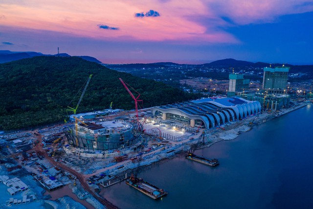 Trung Quốc mất gần 3 năm, Mỹ hơn 2 năm, Việt Nam đặt mục tiêu hoàn thành siêu công trình rộng hơn 150.000 m², dùng 12.000 tấn kết cấu mái thép trong chưa đầy 2 năm: Ngay năm sau đi vào vận hành - Ảnh 5.