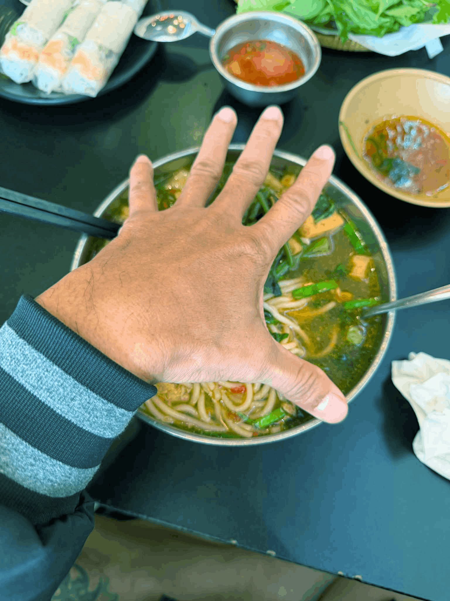 Nam nghệ sĩ SN 1976 sang Mỹ chỉ tìm quán chè, bánh mì, bún, nhắn nhủ 1 người: 