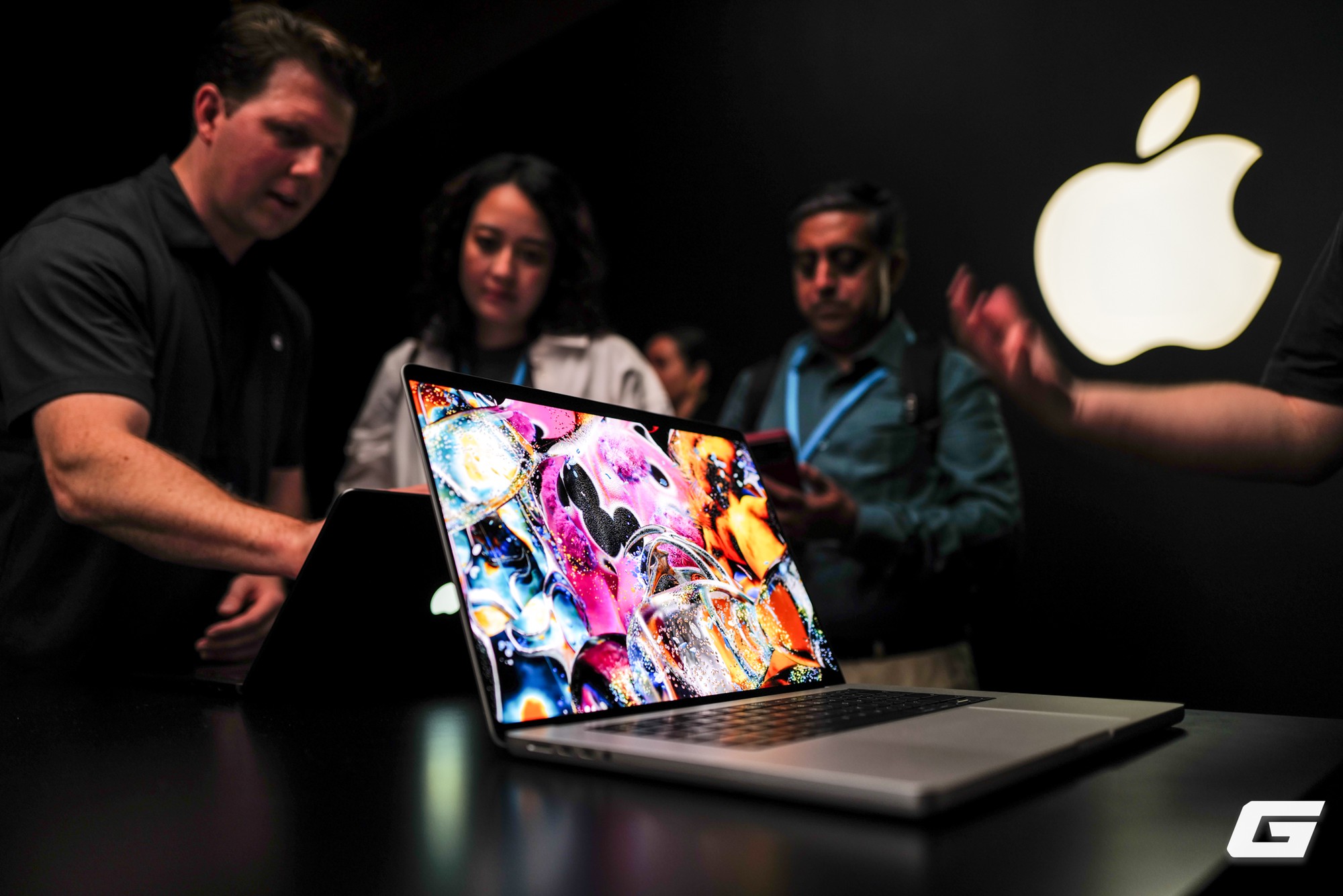 MacBook Pro cảm ứng mới 2026 với màn OLED và Dynamic Island độc đáo - Ảnh 2.