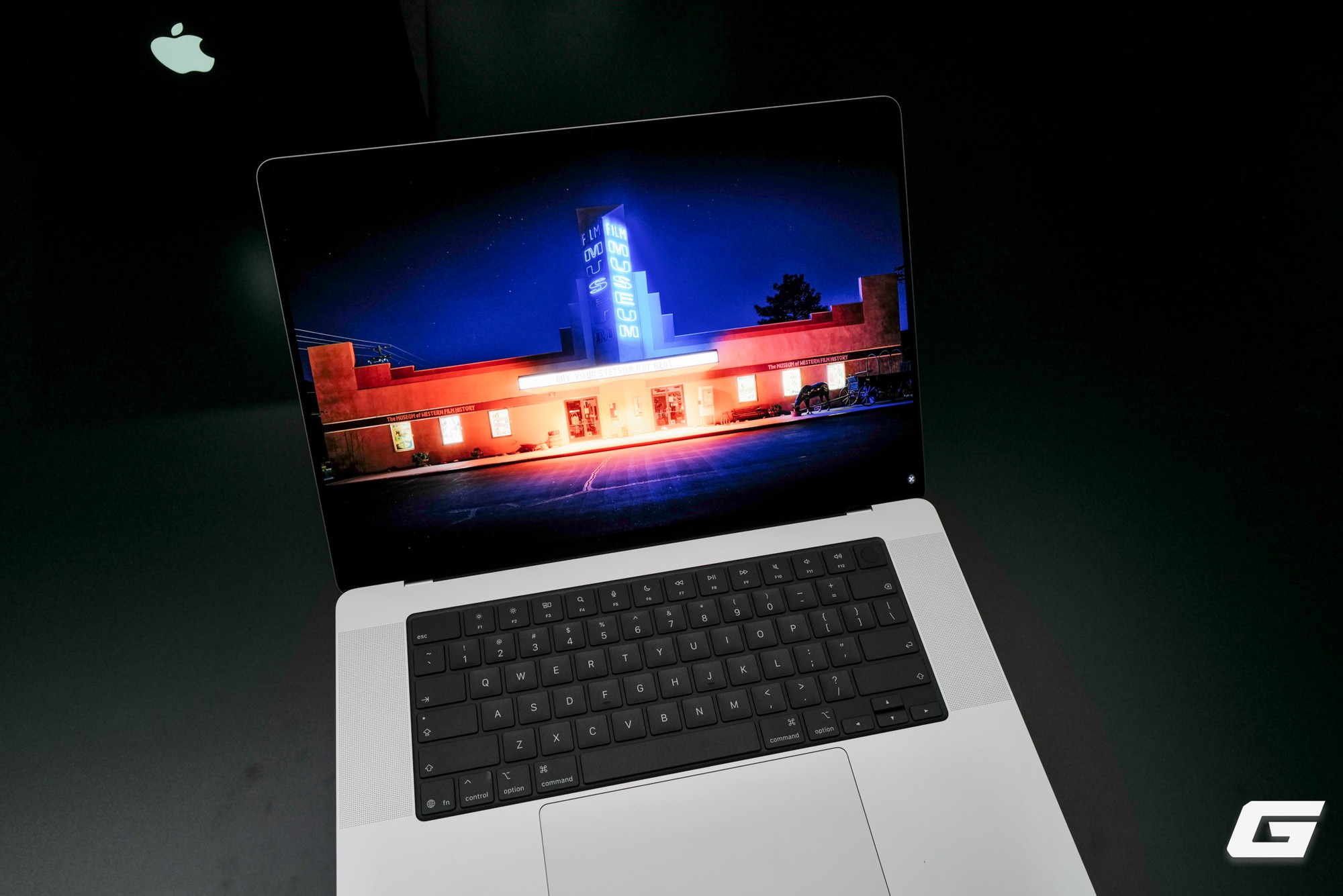 MacBook Pro cảm ứng mới 2026 với màn OLED và Dynamic Island độc đáo - Ảnh 3.