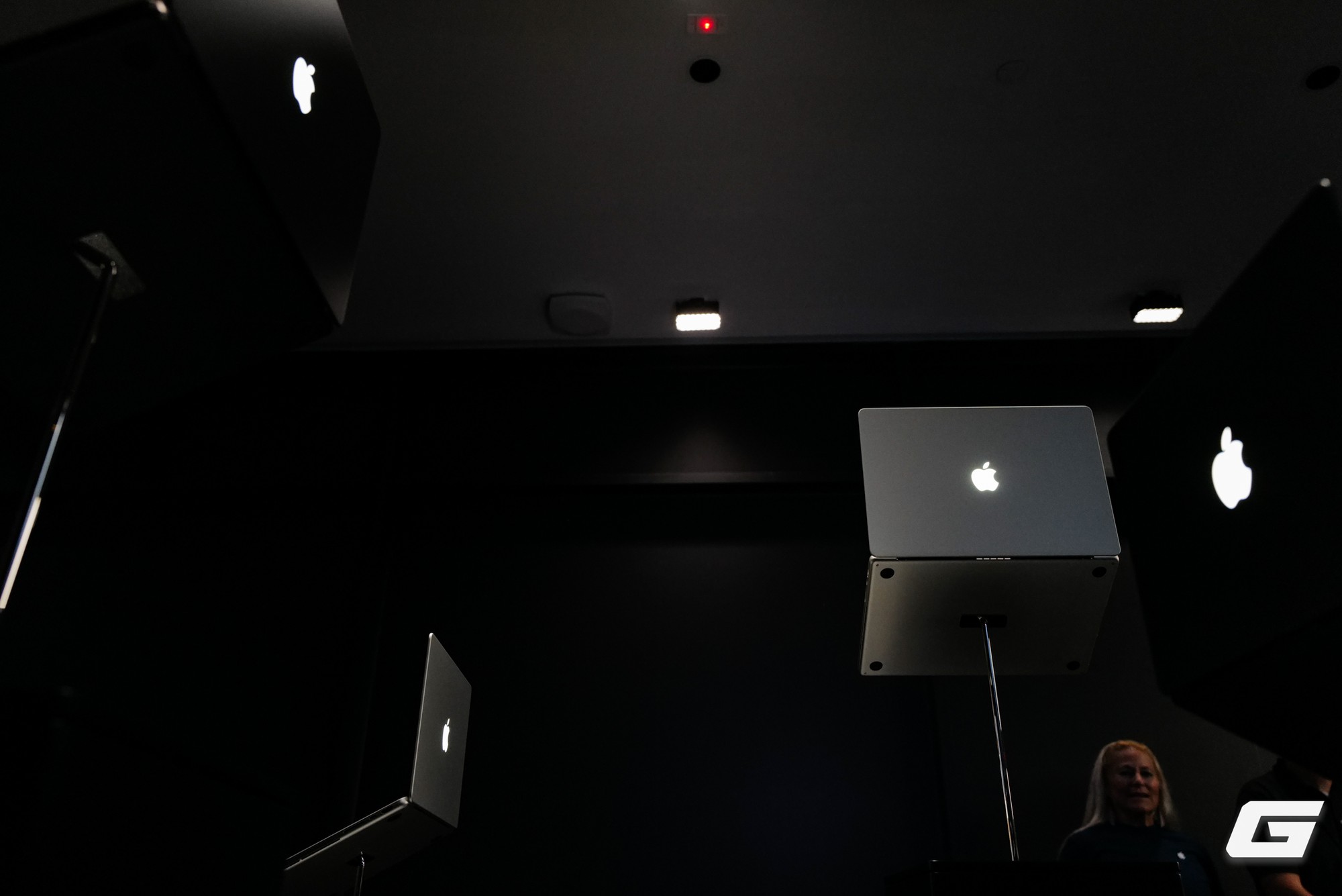MacBook Pro cảm ứng mới 2026 với màn OLED và Dynamic Island độc đáo - Ảnh 19.