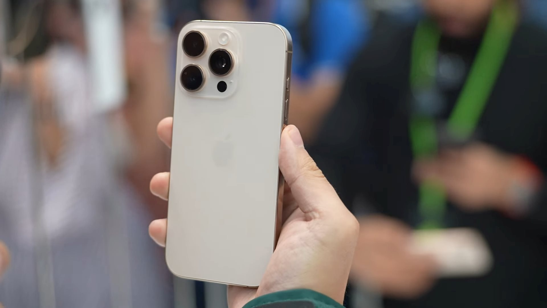 IPhone 16 Pro Max cũ giảm giá mạnh tháng 10 / 2026 So với iPhone 17 - Ảnh 2.
