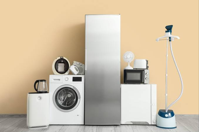 Bạn mất tiền oan cho h&oacute;a đơn điện do những thiết bị chạy ngầm n&agrave;y - Ảnh 1.