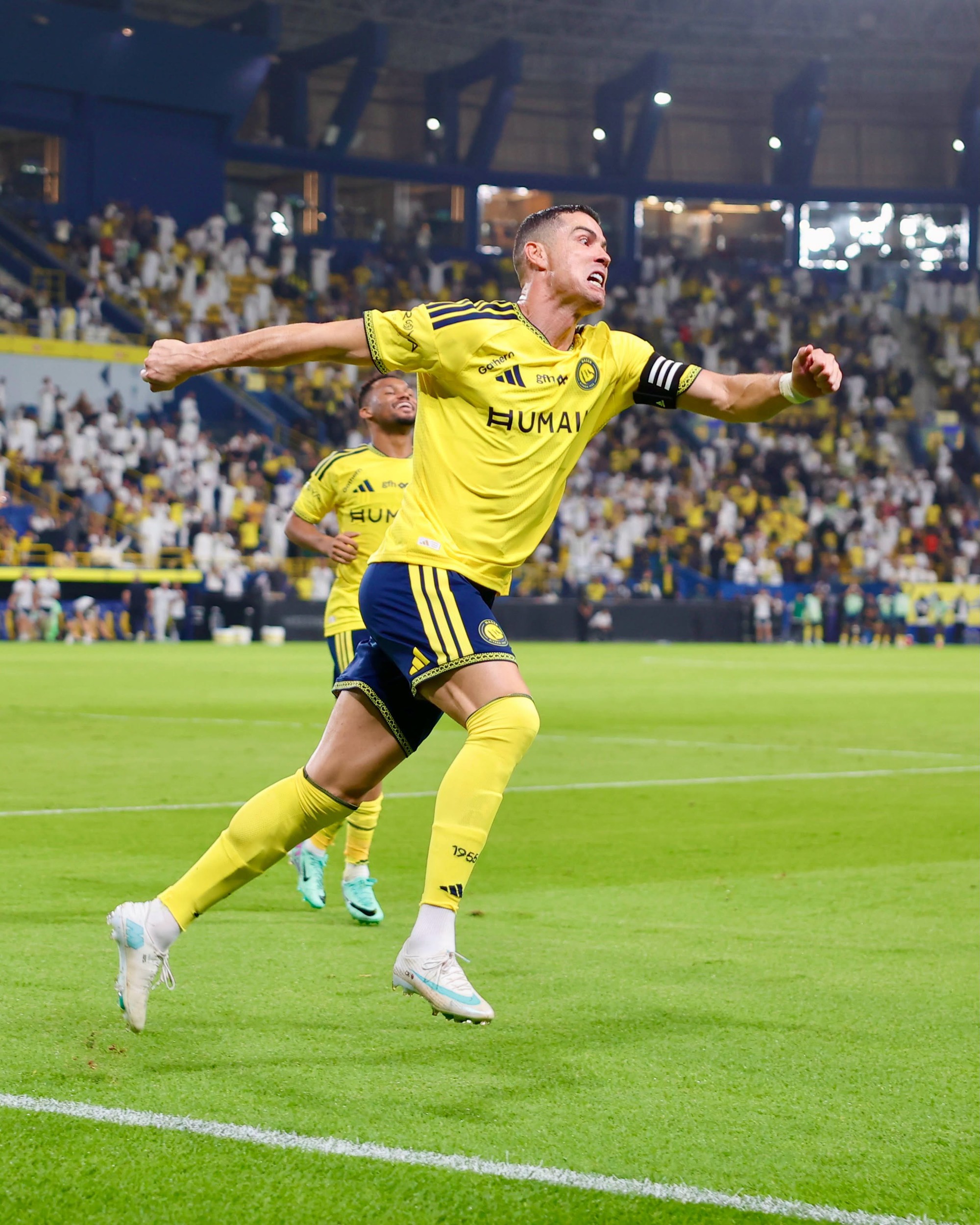 Ronaldo lập hat - trick , chạm mốc 985 b&agrave;n thắng sự nghiệp tại Saudi Pro League - Ảnh 2.