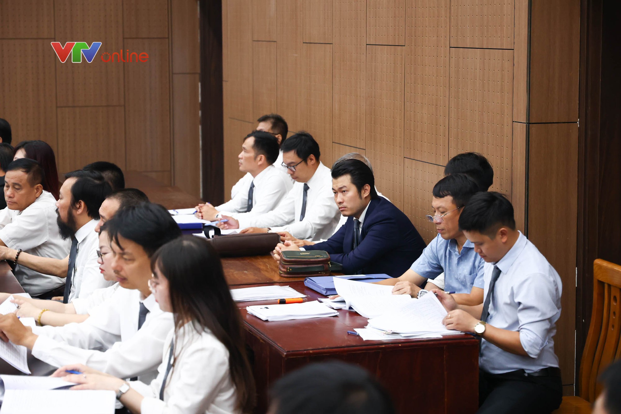 Bạn gái Phó Đức Nam khai cất giữ triệu USD và vàng tại nhà trong vụ án rửa tiền - Ảnh 5. Bạn gái Phó Đức Nam khai cất giữ triệu USD và vàng tại nhà trong vụ án rửa tiền - Ảnh 5.