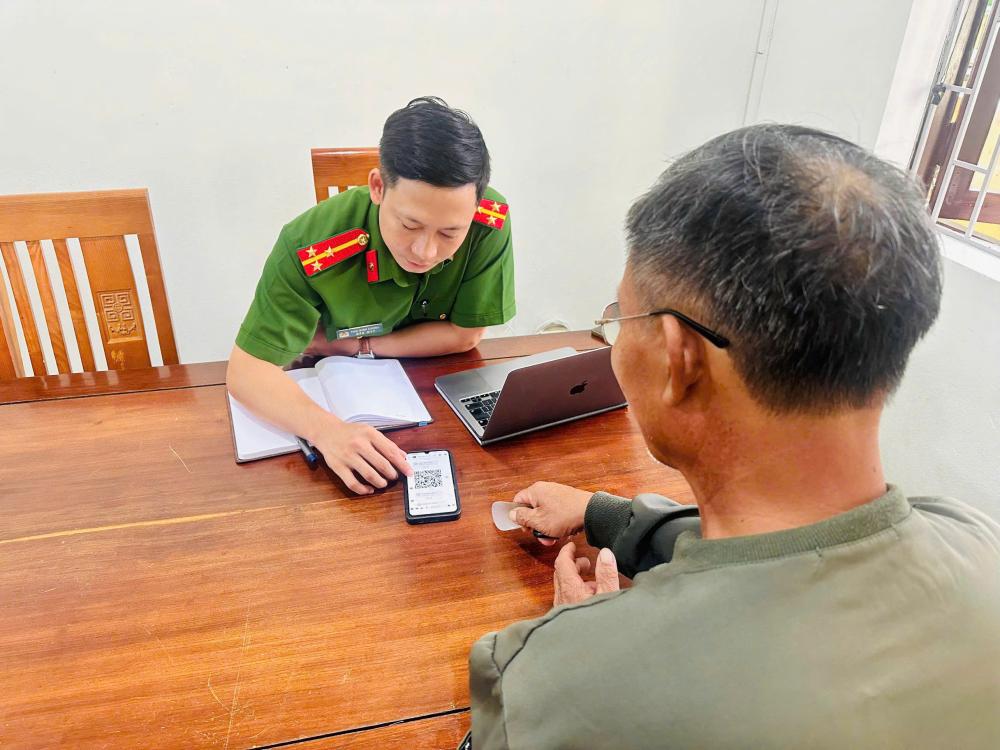 Cảnh giác với lừa đảo qua điện thọai: Câu chuyện Cụ bà Hà Tĩnh năm 2026 - Ảnh 2. Cảnh giác với lừa đảo qua điện thọai: Câu chuyện Cụ bà Hà Tĩnh năm 2026 - Ảnh 2.
