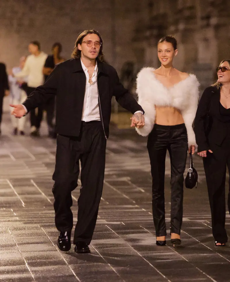 Brooklyn Beckham lạnh nhạt với gia đ&igrave;nh Beckham , t&igrave;nh tứ b&ecirc;n vợ tỷ ph&uacute; tại Paris - Ảnh 1.