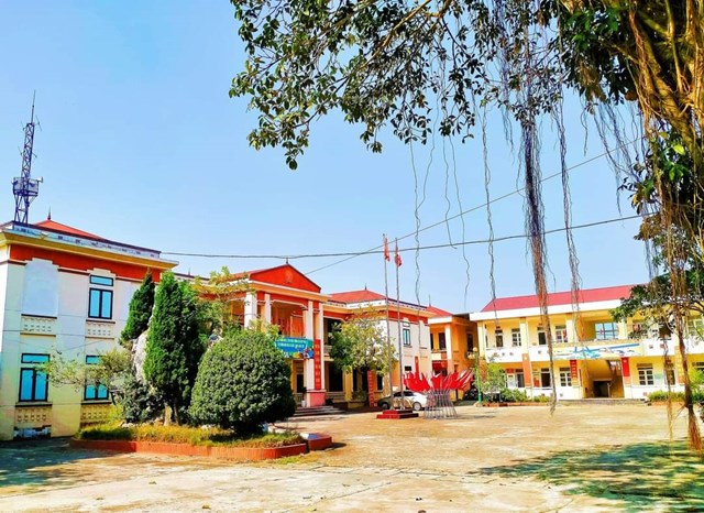 Phát hiện ngôi làng gần 1.000 nóc nhà, trẻ nhỏ tới người già đều dễ bắt gặp cảnh cầm cọ: Cách Hà Nội 70km - Ảnh 3.