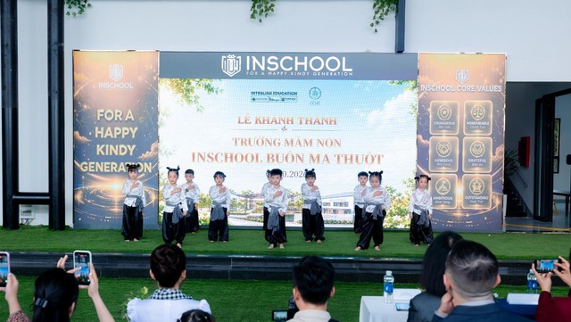Trung Nguyên Legend khánh thành cùng lúc hai trường học theo tiêu chuẩn quốc tế tại Thành Phố Cà Phê - Ảnh 2. Trung Nguyên Legend khánh thành cùng lúc hai trường học theo tiêu chuẩn quốc tế tại Thành Phố Cà Phê - Ảnh 2.